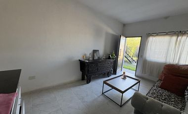 OPORTUNIDAD!!!!!VENTA-COMPLEJO DE 6 DEPTOS-EXCELENTE UBICACION