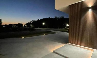 Casa en venta - 3 Dormitorios 5 Baños - Cocheras - 1500Mts2 - Canning