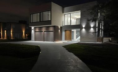 Casa en venta - 3 Dormitorios 5 Baños - Cocheras - 1500Mts2 - Canning