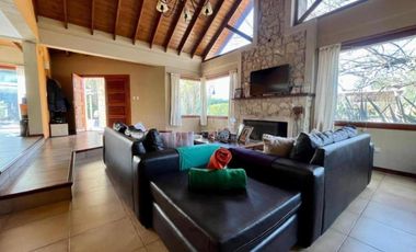 Casa en venta - 5 Dormitorios 3 Baños - 1.000Mts2 - Mar del Plata