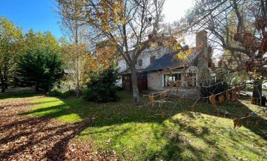 Casa en venta - 5 Dormitorios 3 Baños - 1.000Mts2 - Mar del Plata