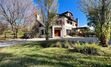 Casa en venta - 5 Dormitorios 3 Baños - 1.000Mts2 - Mar del Plata