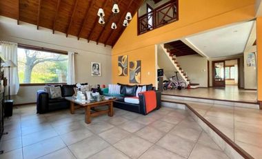 Casa en venta - 5 Dormitorios 3 Baños - 1.000Mts2 - Mar del Plata