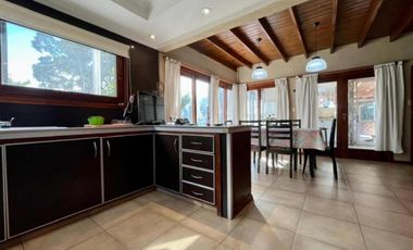 Casa en venta - 5 Dormitorios 3 Baños - 1.000Mts2 - Mar del Plata