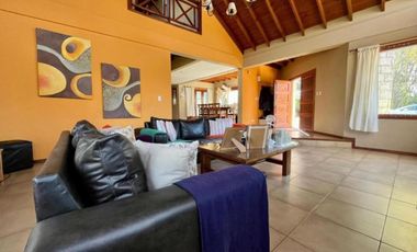 Casa en venta - 5 Dormitorios 3 Baños - 1.000Mts2 - Mar del Plata