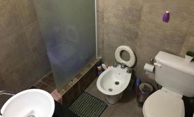 Casa en venta - 3 Dormitorios 2 Baños - Cochera - 180Mts2 - Hurlingham