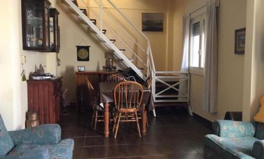 Casa en venta - 3 Dormitorios 2 Baños - Cochera - 180Mts2 - Hurlingham