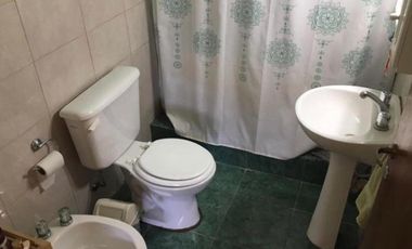 Casa en venta - 3 Dormitorios 2 Baños - Cochera - 180Mts2 - Hurlingham