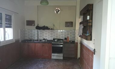 Casa en venta - 3 Dormitorios 2 Baños - Cochera - 180Mts2 - Hurlingham