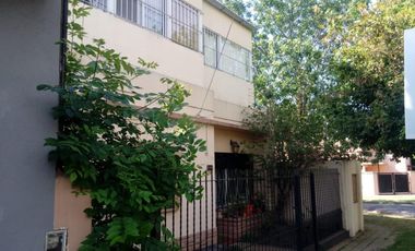 Casa en venta - 3 Dormitorios 2 Baños - Cochera - 180Mts2 - Hurlingham