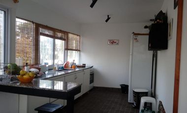 Casa en venta - 3 Dormitorios 2 Baños - Cochera - 180Mts2 - Hurlingham