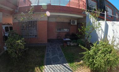 Casa en venta - 3 Dormitorios 2 Baños - 300Mts2 - Rafael Castillo