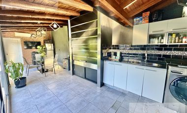 Casa de categoria , 4 ambientes Quilmes Oeste.