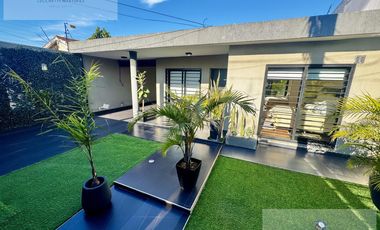 Casa de categoria , 4 ambientes Quilmes Oeste.