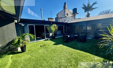 Casa de categoria , 4 ambientes Quilmes Oeste.