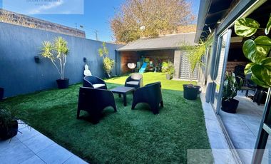 Casa de categoria , 4 ambientes Quilmes Oeste.