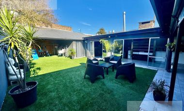 Casa de categoria , 4 ambientes Quilmes Oeste.