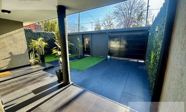 Casa de categoria , 4 ambientes Quilmes Oeste.