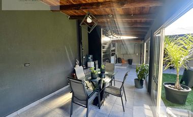 Casa de categoria , 4 ambientes Quilmes Oeste.