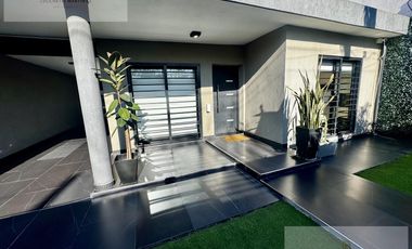 Casa de categoria , 4 ambientes Quilmes Oeste.