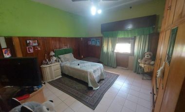 Casa en venta - 3 Dormitorios 1 Baño - 223Mts2 - Gerlí