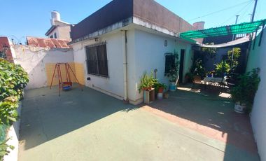 Casa en venta - 3 Dormitorios 1 Baño - 223Mts2 - Gerlí