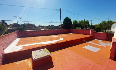 Casa en venta - 3 Dormitorios 1 Baño - 223Mts2 - Gerlí