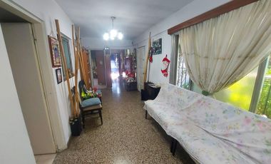 Casa en venta - 3 Dormitorios 1 Baño - 223Mts2 - Gerlí
