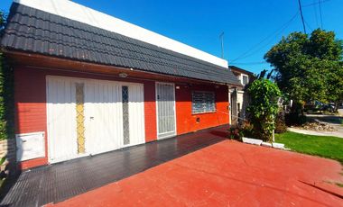 Casa en venta - 3 Dormitorios 1 Baño - 223Mts2 - Gerlí