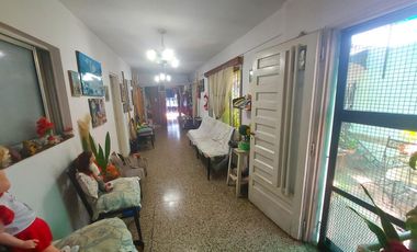 Casa en venta - 3 Dormitorios 1 Baño - 223Mts2 - Gerlí