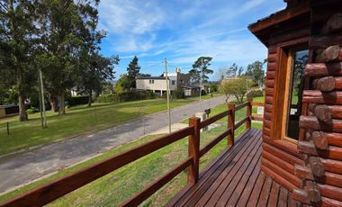 VENTA EXCELENTE CABAÑA TIPO CHALET 3 AMB . CASI NUEVA- PISCINA-EQUIPADA-A MTS CENTRO COMERCIAL SIERRA DE LOS PADRES- ASFALTO-