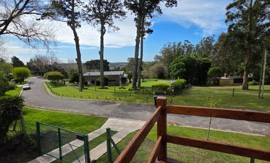 VENTA EXCELENTE CABAÑA TIPO CHALET 3 AMB . CASI NUEVA- PISCINA-EQUIPADA-A MTS CENTRO COMERCIAL SIERRA DE LOS PADRES- ASFALTO-