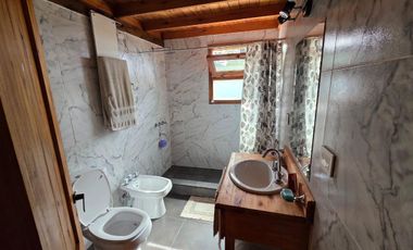 VENTA EXCELENTE CABAÑA TIPO CHALET 3 AMB . CASI NUEVA- PISCINA-EQUIPADA-A MTS CENTRO COMERCIAL SIERRA DE LOS PADRES- ASFALTO-