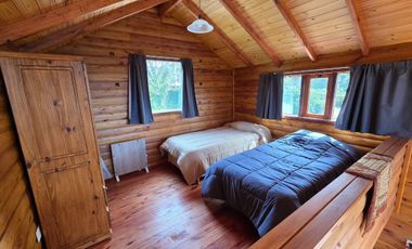 VENTA EXCELENTE CABAÑA TIPO CHALET 3 AMB . CASI NUEVA- PISCINA-EQUIPADA-A MTS CENTRO COMERCIAL SIERRA DE LOS PADRES- ASFALTO-