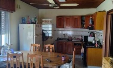 Casa en venta - 2 Dormitorios 1 Baño -  Cochera - 320Mts2 - Carmen de Areco