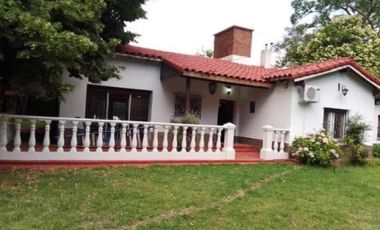 Casa en venta - 4 Dormitorios 2 Baños - Cochera - 2.038Mts2 - Tortuguitas