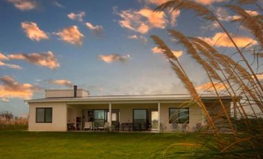 Casa en venta - 3 Dormitorios 2 Baños - Villa Gesell