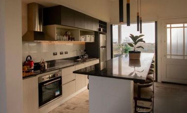 Casa en venta - 3 Dormitorios 2 Baños - Villa Gesell