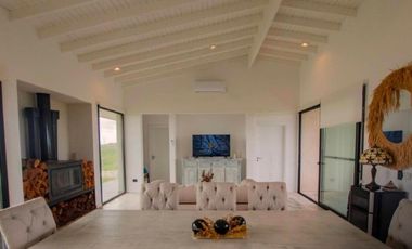 Casa en venta - 3 Dormitorios 2 Baños - Villa Gesell