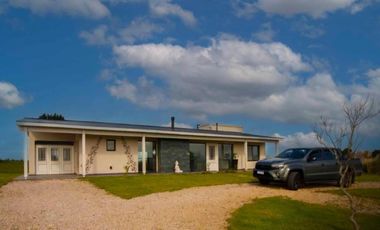 Casa en venta - 3 Dormitorios 2 Baños - Villa Gesell