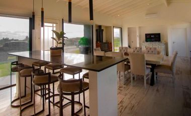 Casa en venta - 3 Dormitorios 2 Baños - Villa Gesell
