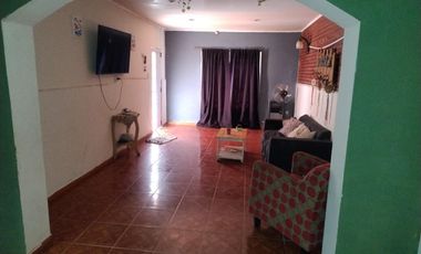 Casa en venta - 3 Dormitorios 2 Baños - 342Mts2 - Carmen de Areco