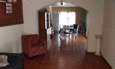 Casa en venta - 3 Dormitorios 2 Baños - 342Mts2 - Carmen de Areco