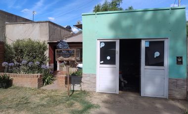 Casa en venta - 3 Dormitorios 2 Baños - 342Mts2 - Carmen de Areco