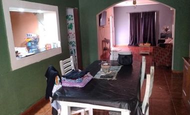 Casa en venta - 3 Dormitorios 2 Baños - 342Mts2 - Carmen de Areco