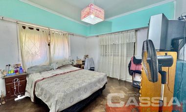 CASA LOTE PROPIO 3 DORMITORIOS, GARAGE Y PARQUE, JARDIN AL FTE.  266M2