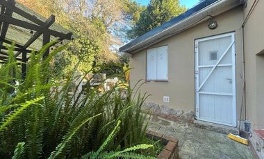 VENTA CHALET 3 AMBIENTES EN SIERRA DE LOS PADRES CON PARQUE Y PISCINA - GAS NATURAL