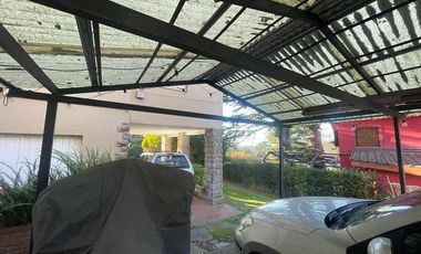 VENTA CHALET 3 AMBIENTES EN SIERRA DE LOS PADRES CON PARQUE Y PISCINA - GAS NATURAL