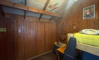 VENTA CHALET 3 AMBIENTES EN SIERRA DE LOS PADRES CON PARQUE Y PISCINA - GAS NATURAL