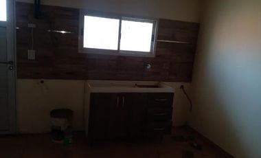 Casa en venta - 2 Dormitorios 1 Baño - Mar del Tuyú